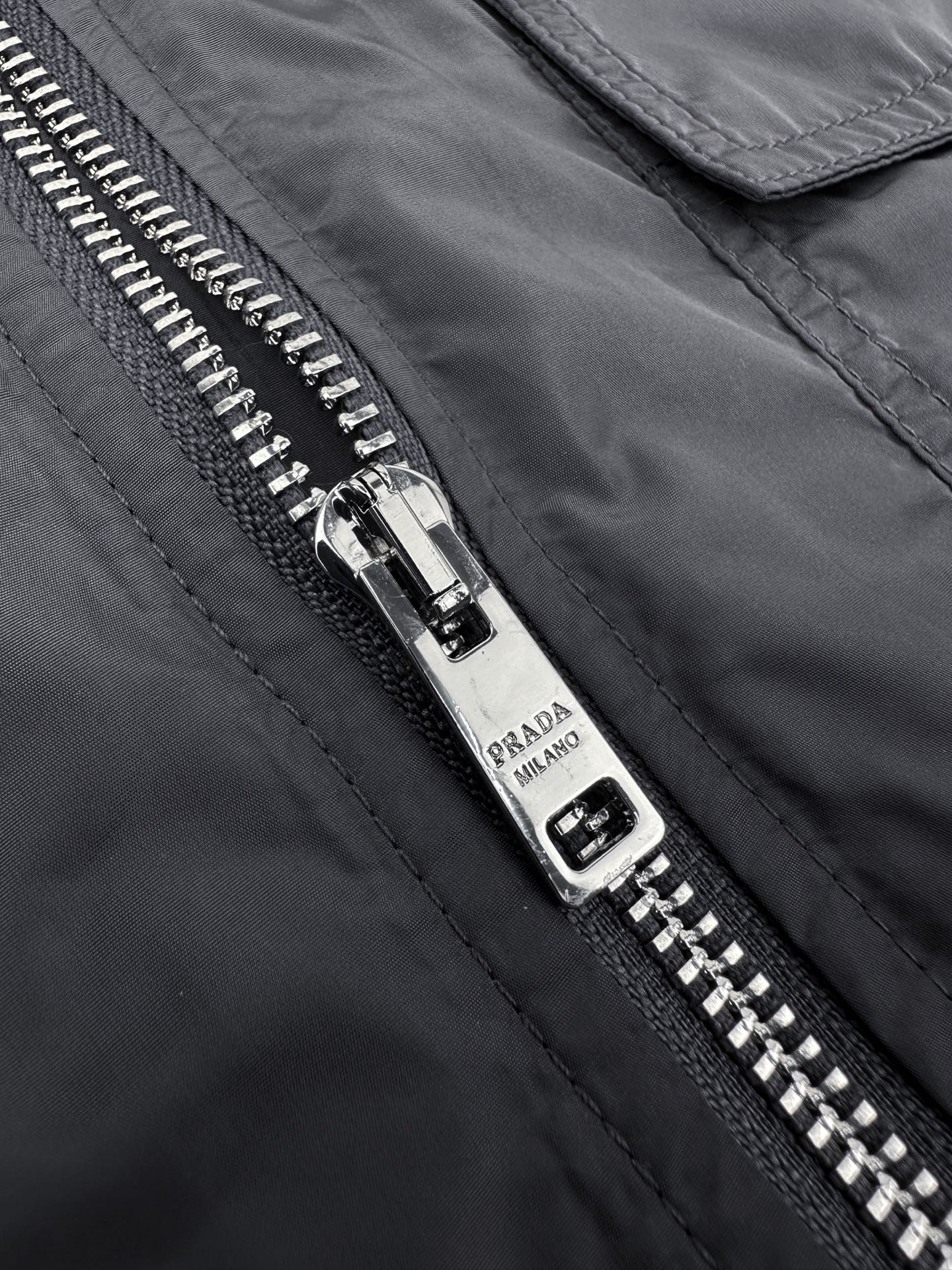 2026 New Triangle Brand Pocket Shirt (AA614-A90)